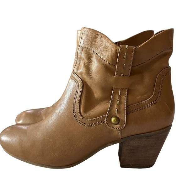 🌸2/$25 Tignanello Tan Leather Western Heeled Bootie - Picture 2 of 8